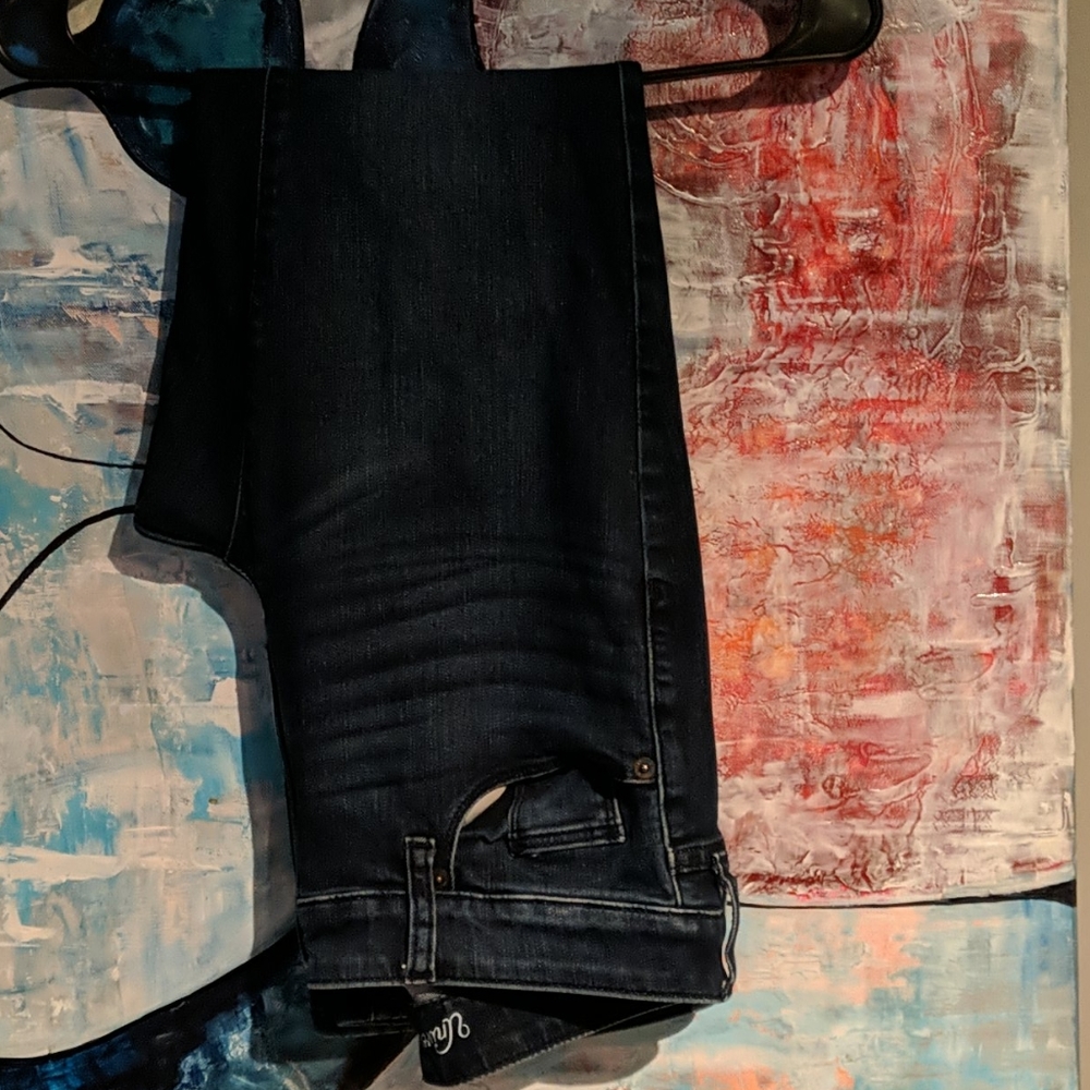 Women's 6 short mid rise skinny jeans